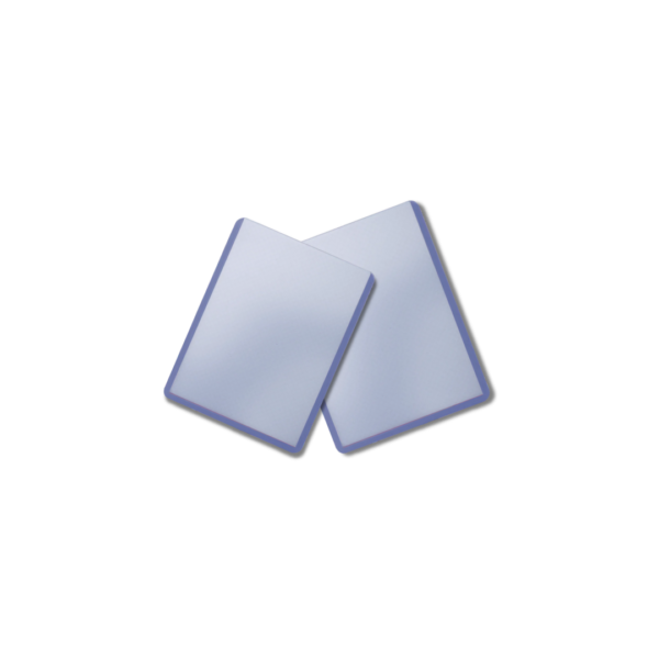 Dos Toploaders rígidos transparentes para exhibir y proteger cartas TCG.